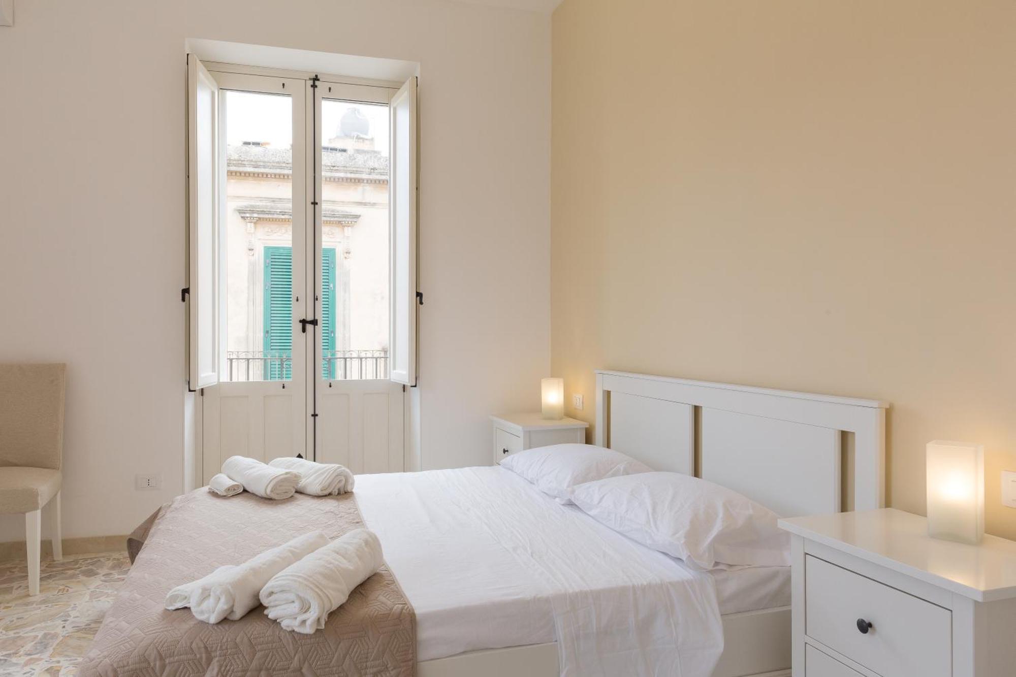 Al Corso Apartments Noto Exterior photo