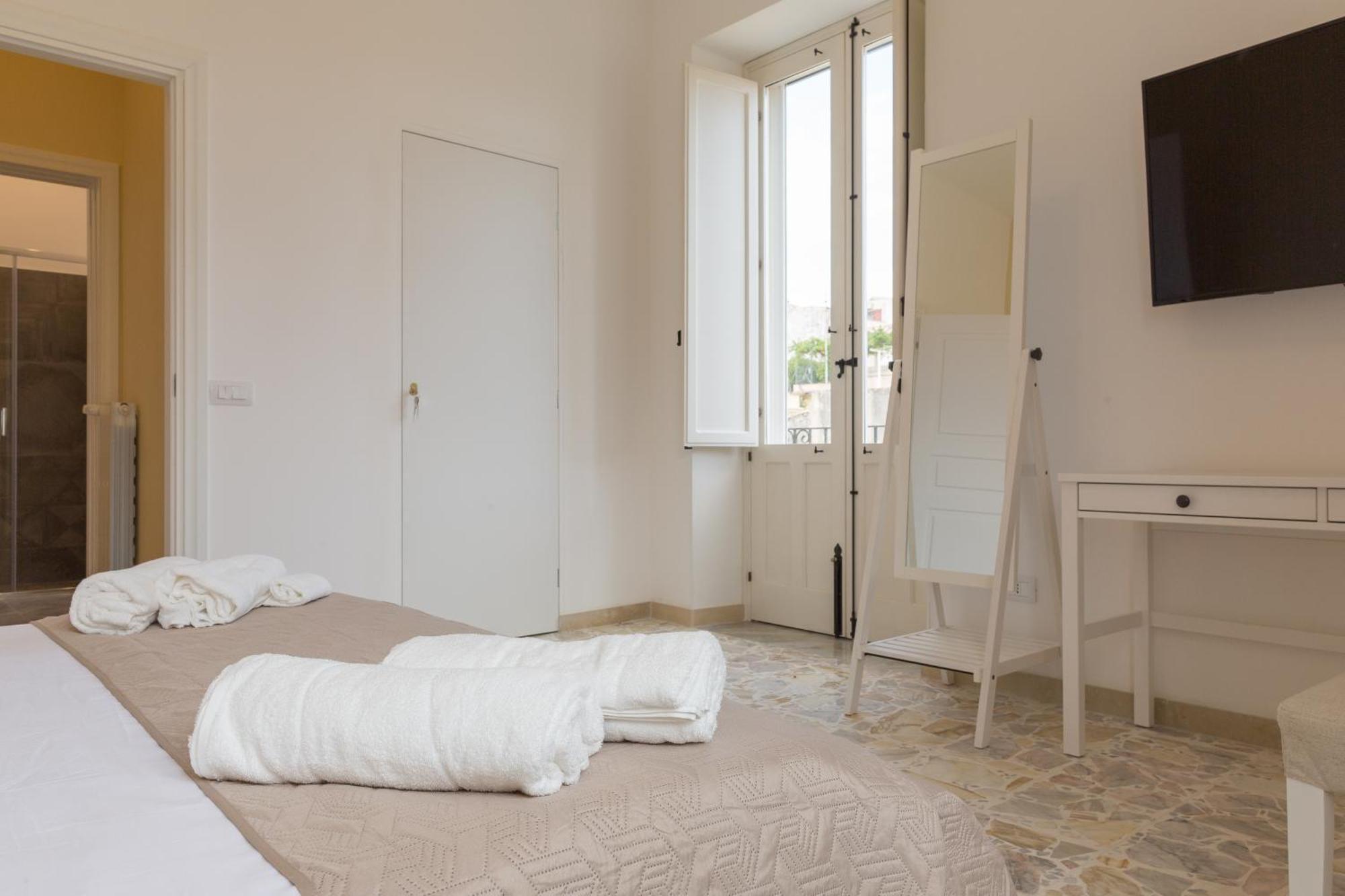 Al Corso Apartments Noto Exterior photo