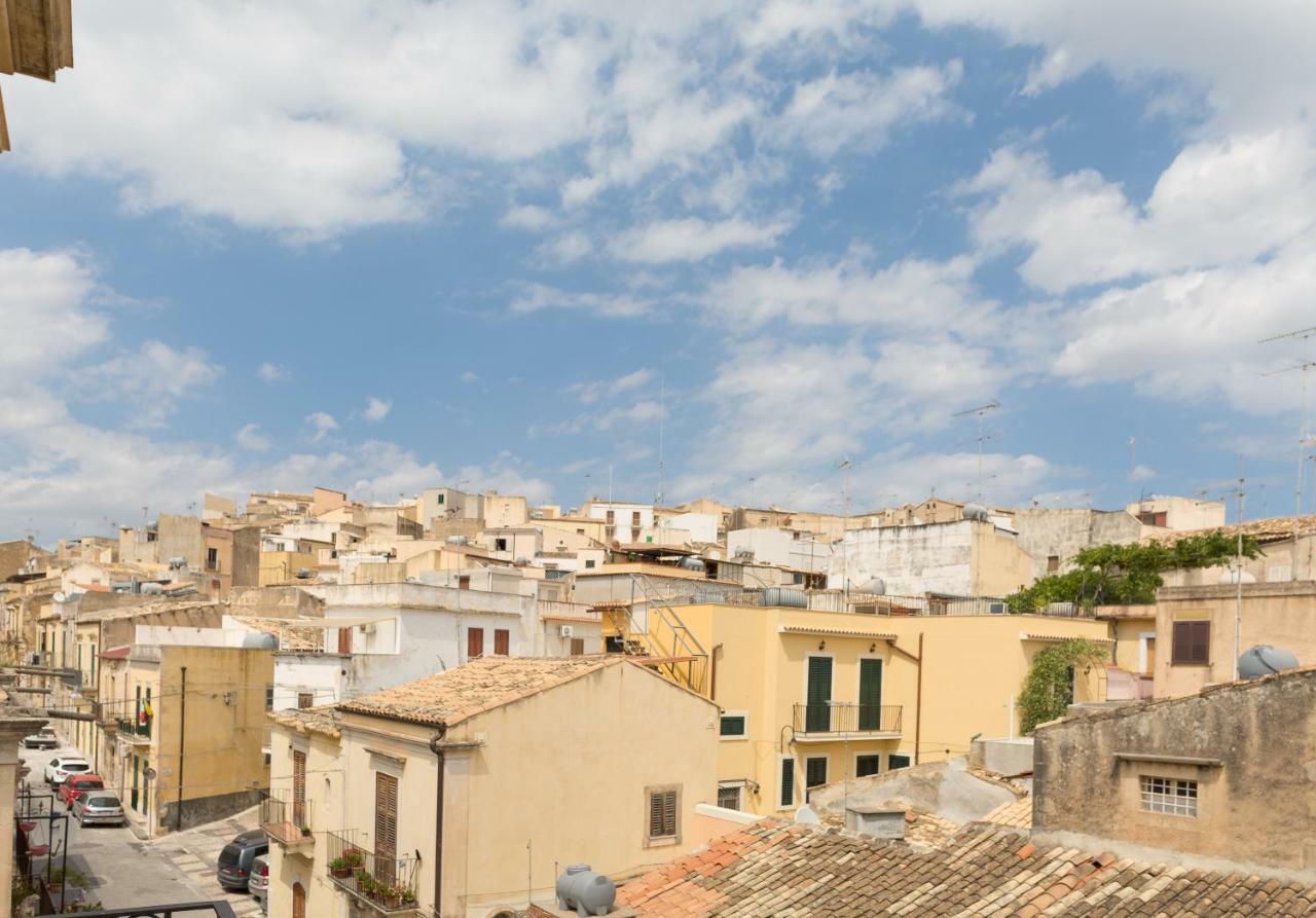 Al Corso Apartments Noto Exterior photo
